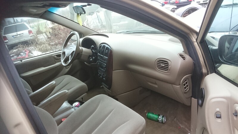 Photo 2 - Chrysler Grand Voyager 2005 y parts