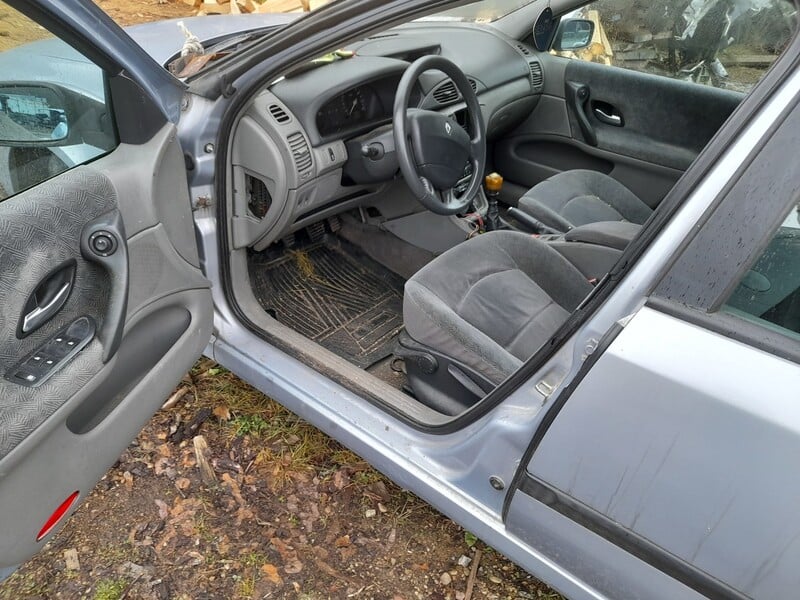 Photo 3 - Renault Laguna 2001 y parts