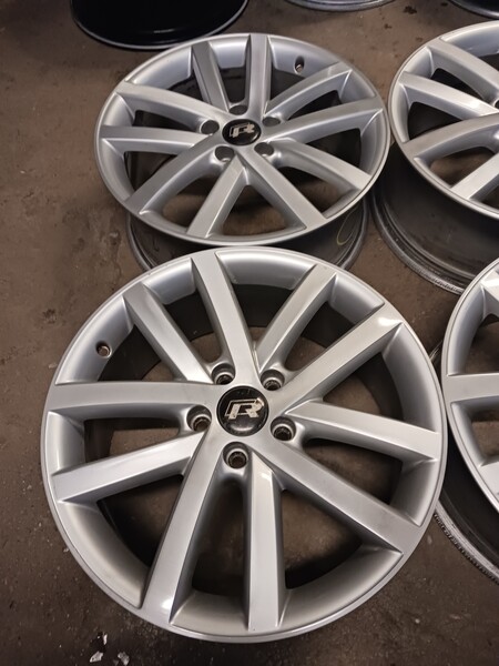 Photo 3 - Volkswagen Nr35 Golf light alloy R18 rims