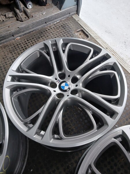 BMW X5M R21 light alloy rims