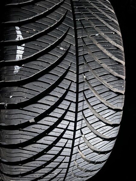 Goodyear R18 universal tyres passanger car