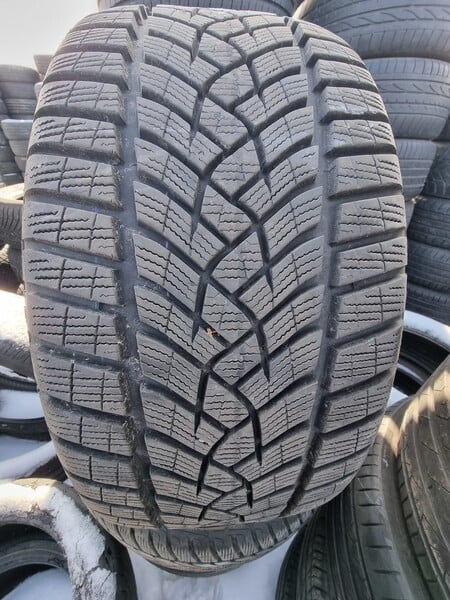 Photo 4 - Goodyear Ultra grip R19 winter tyres passanger car