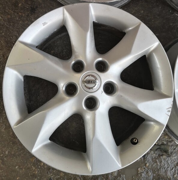 Photo 3 - Light alloy R17 rims