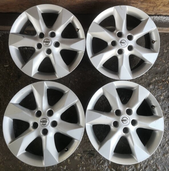 Photo 2 - Light alloy R17 rims