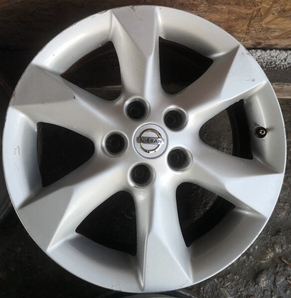 Photo 5 - Light alloy R17 rims