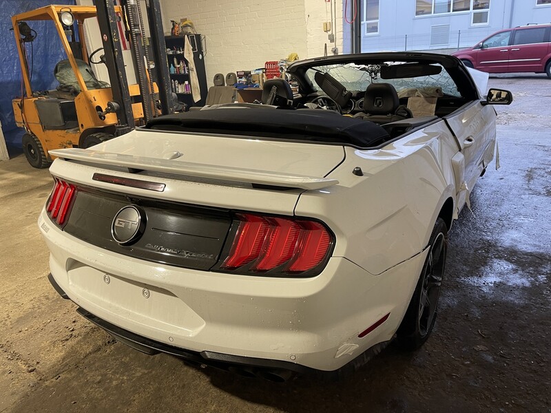 Photo 2 - Ford Mustang GT 2019 y parts