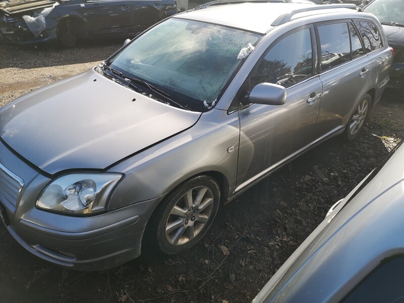 Photo 1 - Toyota Avensis 2004 y parts