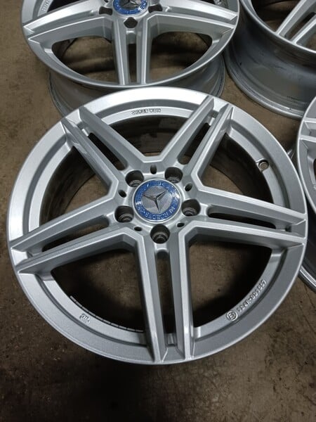 Photo 2 - Mercedes-Benz Nr77 light alloy R17 rims