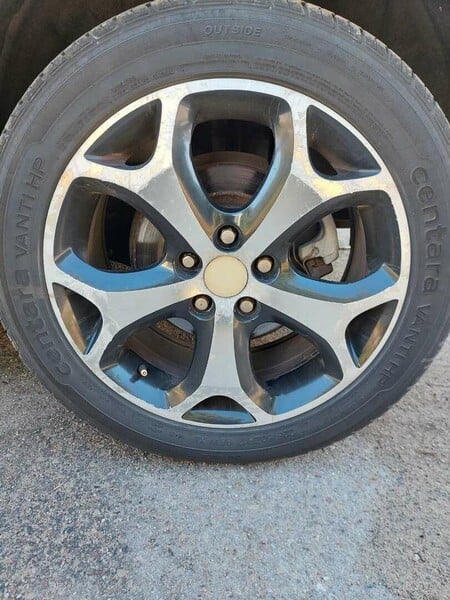 Photo 5 - Light alloy R17 rims