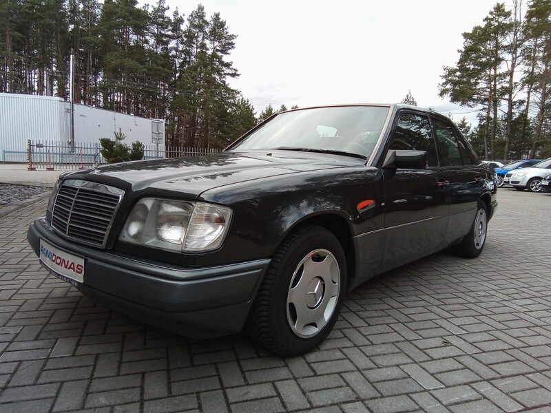 Photo 1 - Mercedes-Benz E 124 1993 y Sedan
