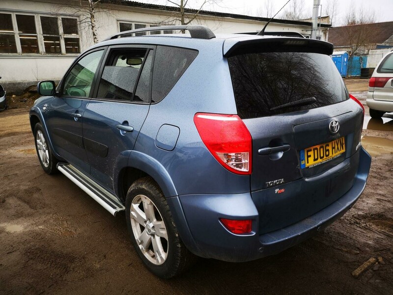 Photo 6 - Toyota Rav-4 2006 y parts