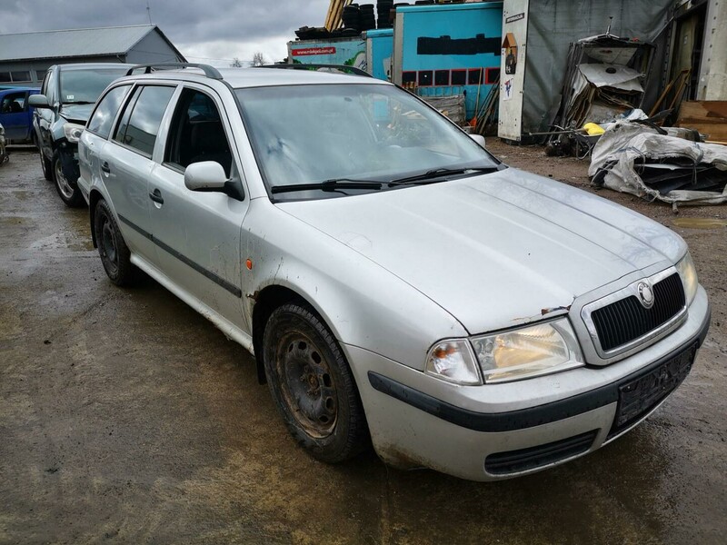 Skoda Octavia 2000 m dalys