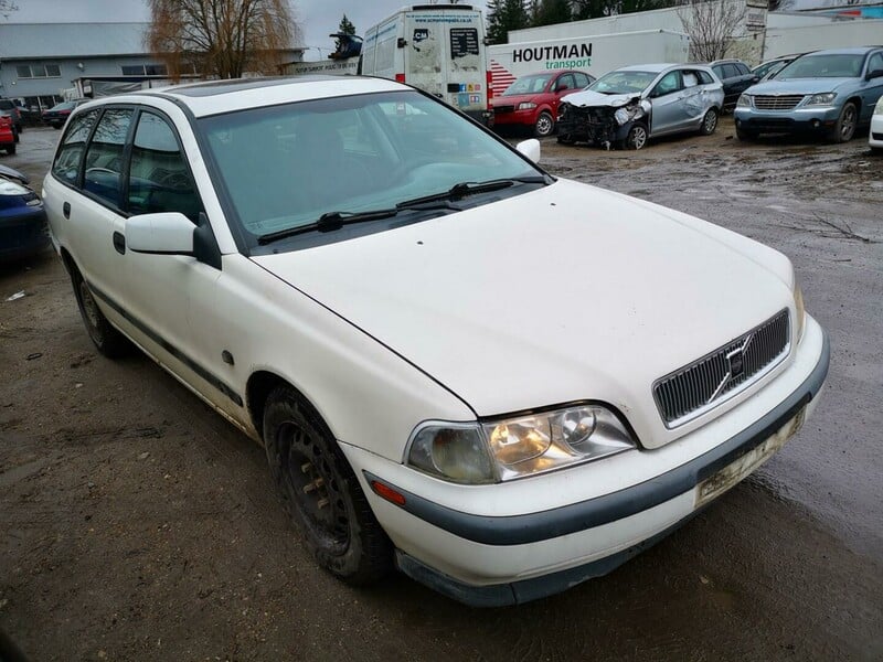 Photo 1 - Volvo V40 1997 y parts