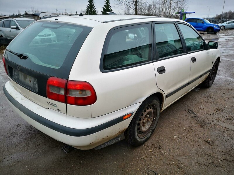 Photo 4 - Volvo V40 1997 y parts