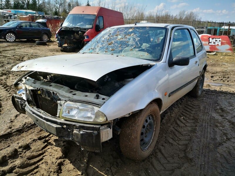 Photo 2 - Mazda 121 1998 y parts