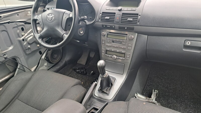 Photo 3 - Toyota Avensis II 2005 y parts