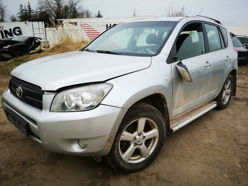 Photo 2 - Toyota Rav-4 2006 y parts