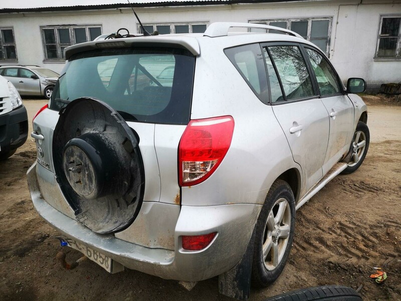 Photo 5 - Toyota Rav-4 2006 y parts