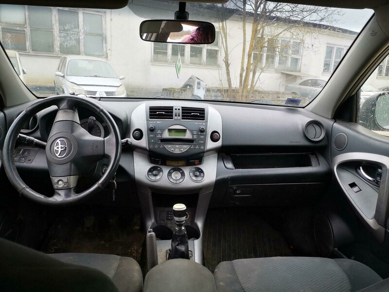 Photo 8 - Toyota Rav-4 2006 y parts