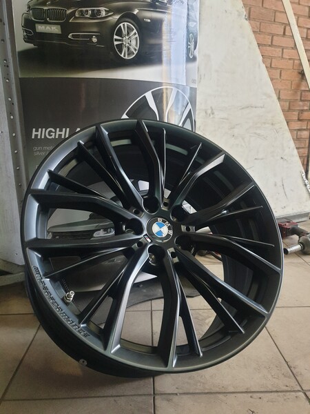 Photo 3 - M Performance  light alloy R19 rims