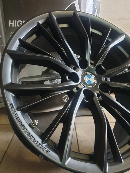 Photo 4 - M Performance  light alloy R19 rims