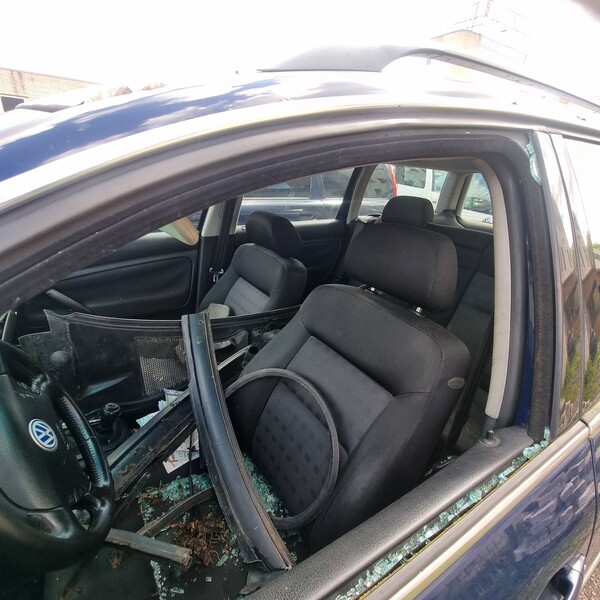 Photo 3 - Volkswagen Passat 2004 y parts