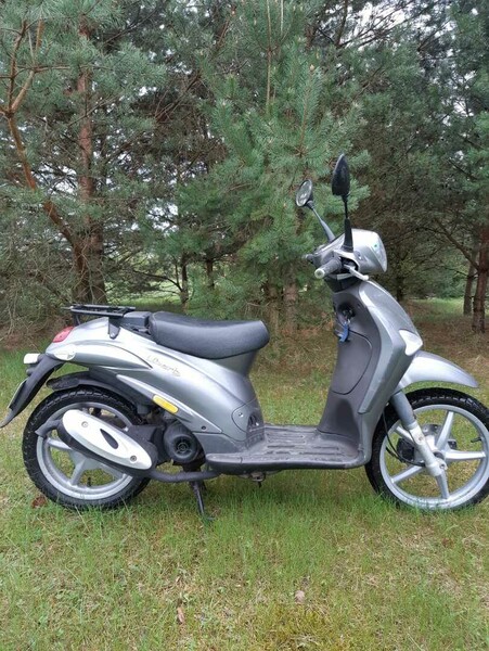 Piaggio Liberty 2010 y Scooter / moped