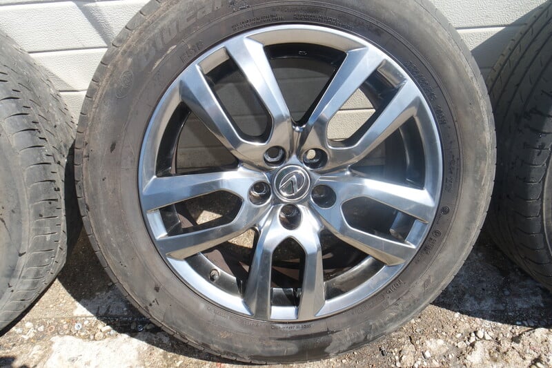 Photo 3 - Toyota NX 300h light alloy R18 rims