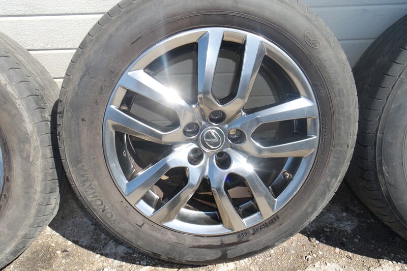 Photo 4 - Toyota NX 300h light alloy R18 rims