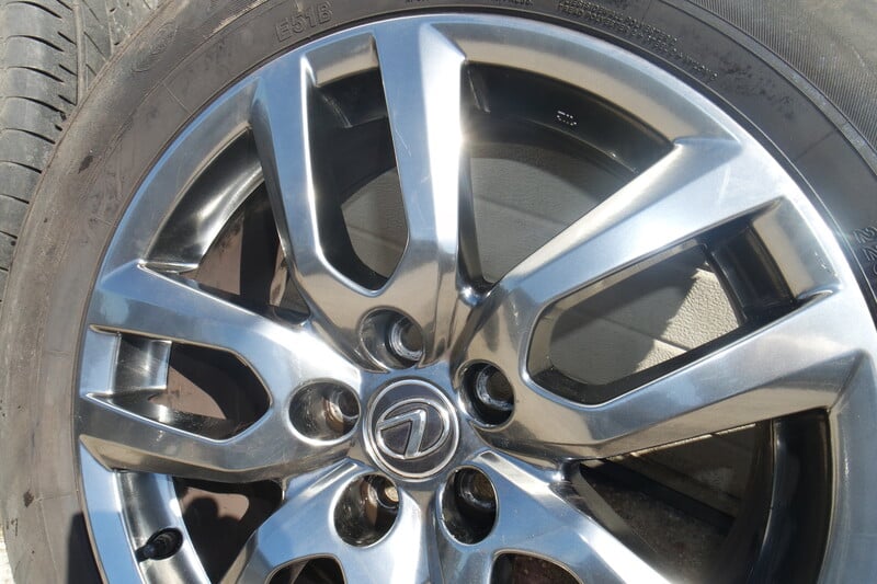 Photo 6 - Toyota NX 300h light alloy R18 rims