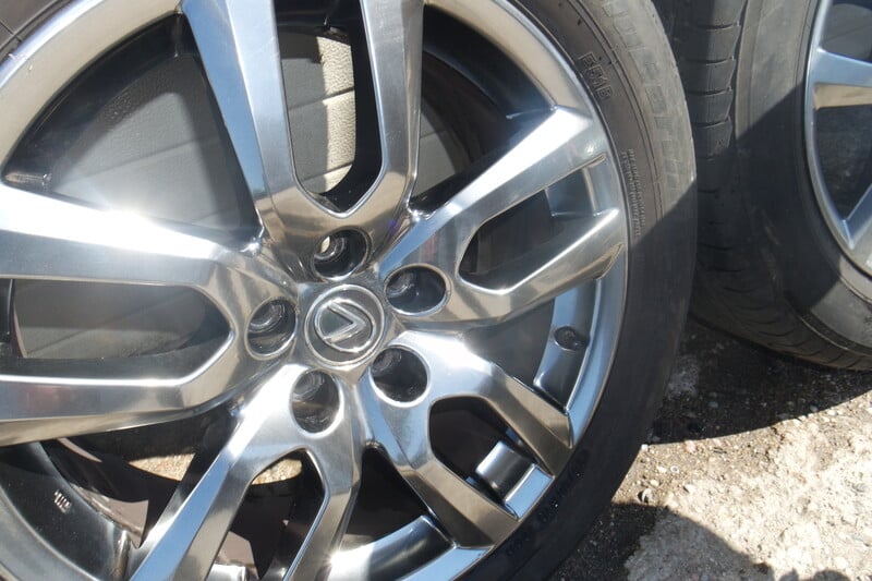 Photo 8 - Toyota NX 300h light alloy R18 rims