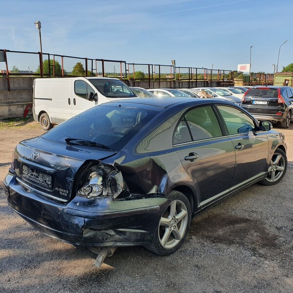 Photo 5 - Toyota Avensis 2008 y parts