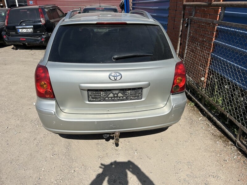 Photo 2 - Toyota Avensis 2006 y parts