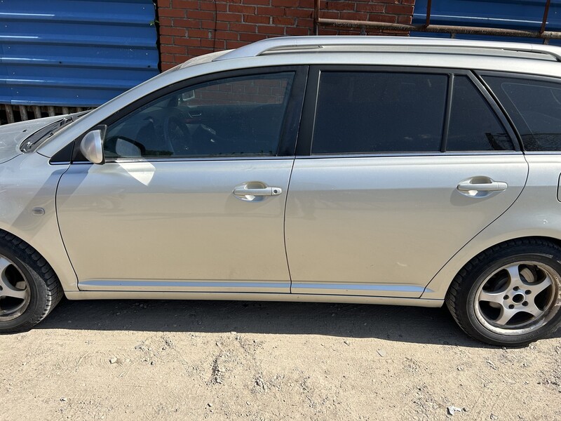 Photo 5 - Toyota Avensis 2006 y parts