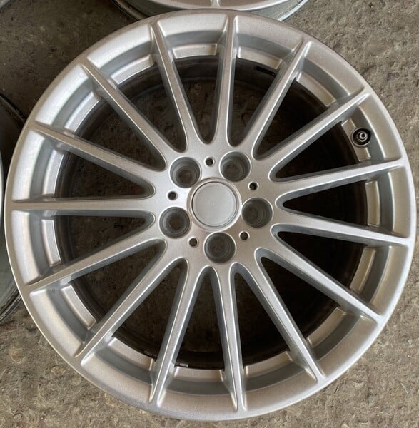 Photo 5 - Light alloy R18 rims