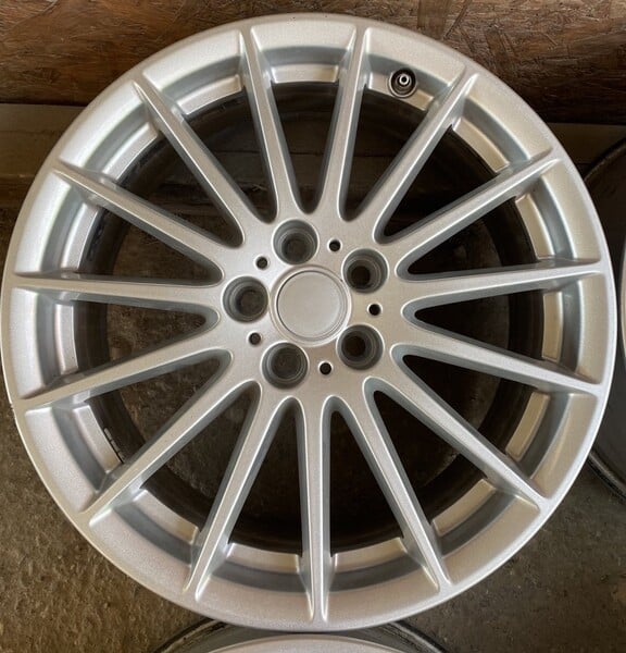 Photo 4 - Light alloy R18 rims