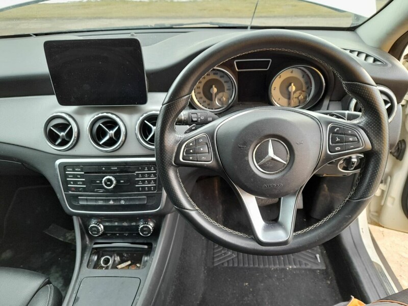 Photo 11 - Mercedes-Benz Gla 200 2015 y parts