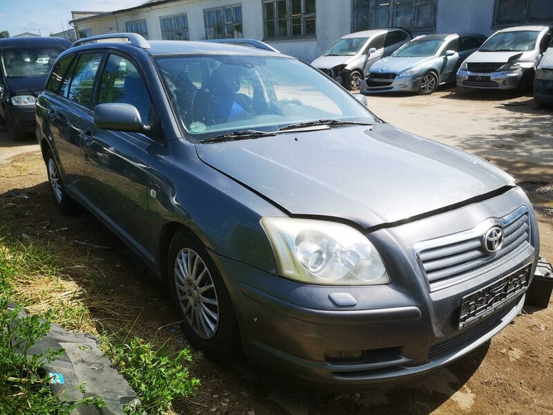 Toyota Avensis 2004 y parts