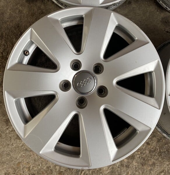 Photo 3 - Light alloy R16 rims