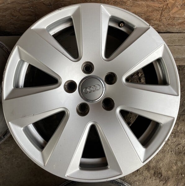 Photo 5 - Light alloy R16 rims