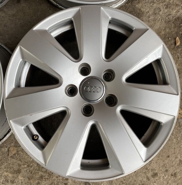 Photo 6 - Light alloy R16 rims