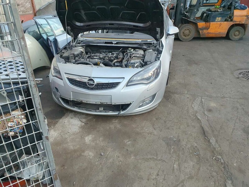 Opel Astra 2012 y parts