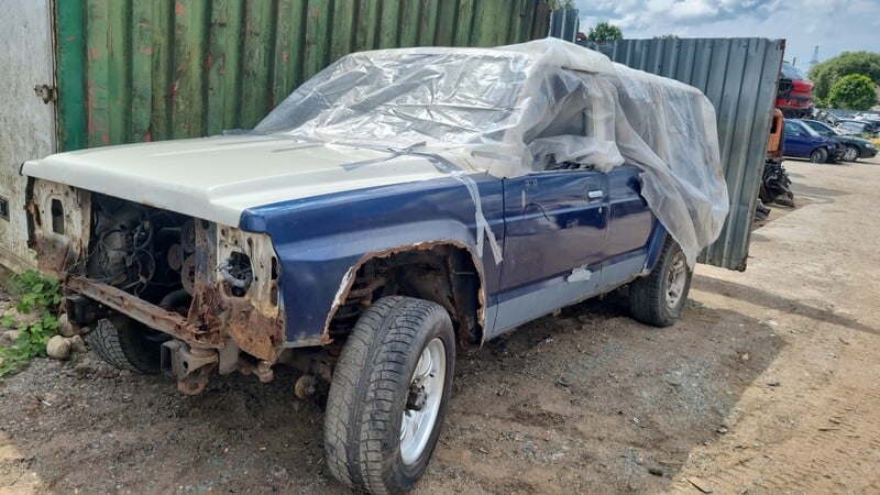 Photo 1 - Nissan Patrol 1995 y parts