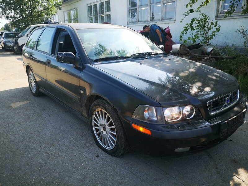 Volvo V40 2003 y parts