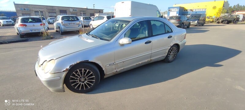 Photo 1 - Mercedes-Benz C 220 2000 y parts