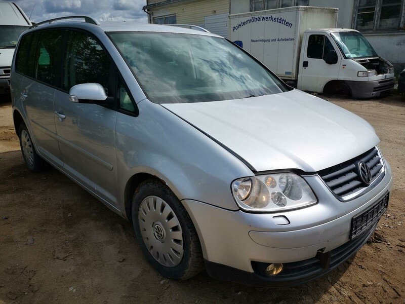 Volkswagen Touran 2004 m dalys