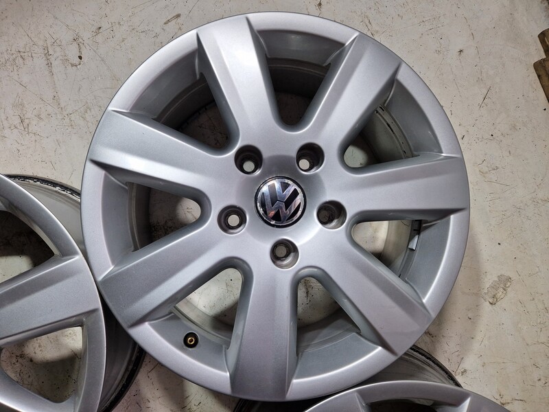 Photo 5 - Volkswagen Touareg R17 light alloy rims