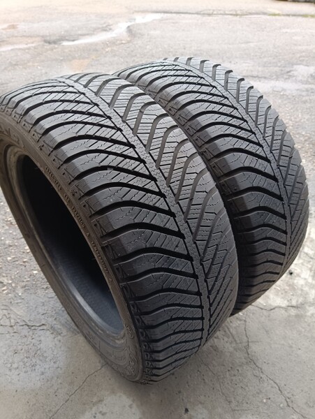 Photo 1 - Goodyear R15 universal tyres passanger car