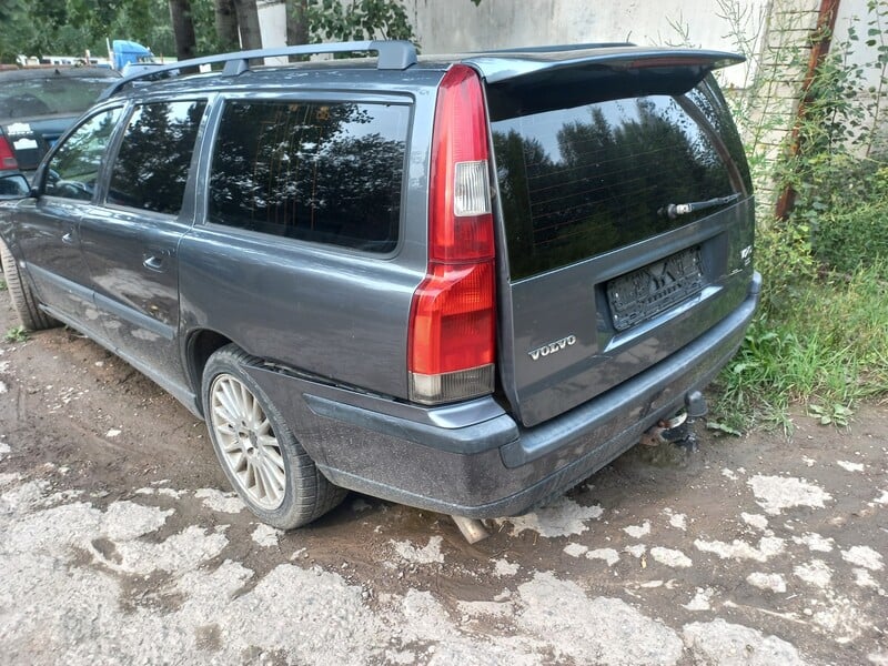 Photo 2 - Volvo V70 2004 y parts