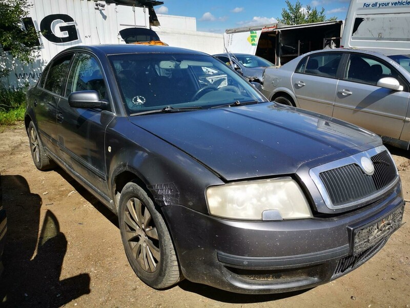 Skoda Superb 2004 m dalys